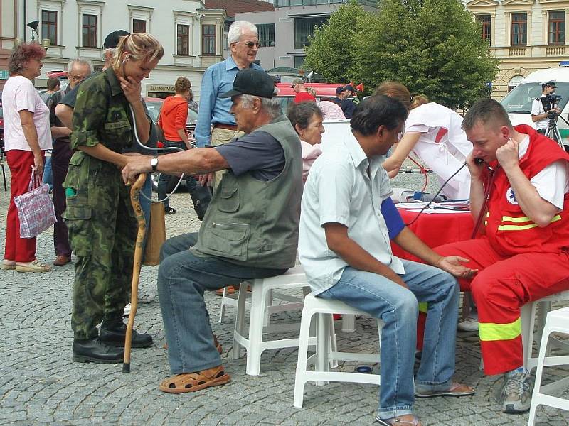 BESIP ve spolupráci s hasiči, vojáky, policií a městem pořádali na Masarykově náměstí ve Vyškově akci Den prevence a osvěty v dopravě.