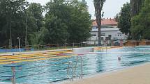Letní areál aquaparku ve Vyškově.