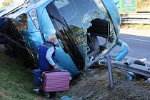 Při havárii polského autobusu nedaleko Drysic se zranilo 13 lidí.