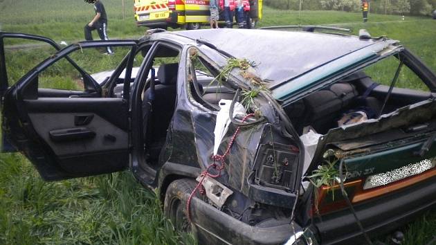 Při havárii auta u Bošovic se zranili tři lidé.