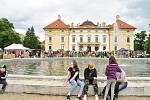 Zámecký park ve Slavkově byl poslední květnovou sobotu plný pohádkových bytostí. Lidé si užili také jarmark. Pořadatelé rozdali odměny 3,5 tisícům dětí.