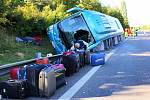 Při havárii polského autobusu nedaleko Drysic se zranilo 13 lidí.