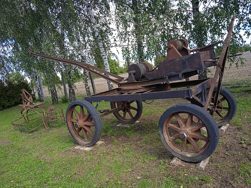 Ukázky podzimních prací předvedli o svátku svatého Václava v Muzeu zemědělských strojů v Hošticích-Herolticích.