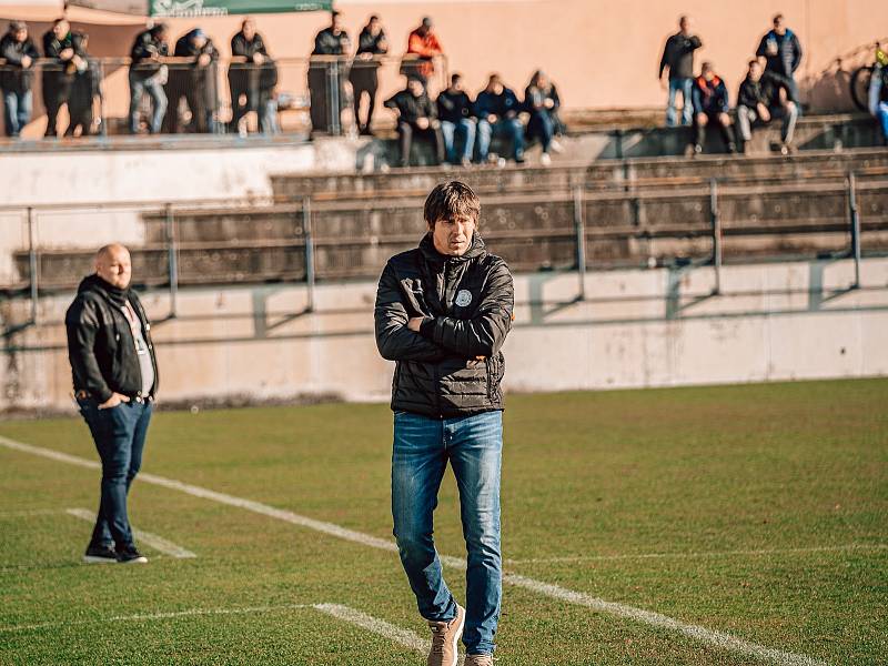 Trenér fotbalistů MFK Jan Trousil zápasy svého týmu i emočně prožívá.