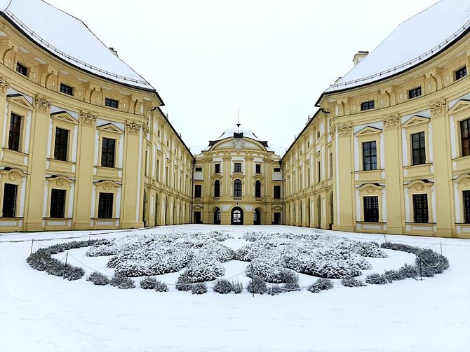 Letošní zima na zámku ve Slavkově u Brna.