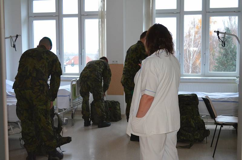 Vojáci z Vyškova vyrazili na pomoc do čtyř nemocnic na jihu Moravy.