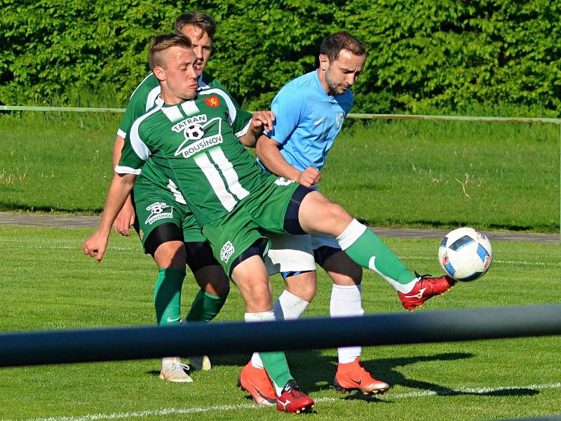 V utkání krajského přeboru fotbalistů porazil Tatran Rousínov (zelené dresy) FC Boskovice 4:1.