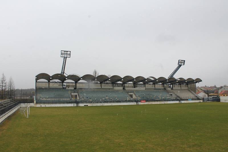 Časy své největší slávy má dávno za sebou. Nyní fotbalový stadion z Drnovic putuje do dražby. Obavy mají fotbalisté i vedení vesnice.