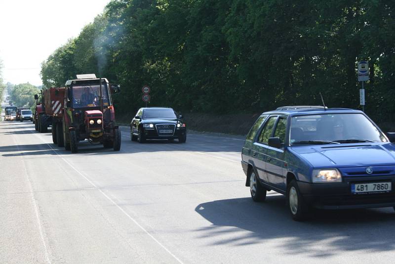 Ve Vyškově vyrazilo do ulic několik desítek strojů. Zemědělci tak bojují za lepší podmínky.