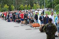 Studenti Univerzity obrany, armádní nováčci, noví záložníci i dobrovolníci nastoupili tento týden ve Vyškově ke kurzu základní přípravy.