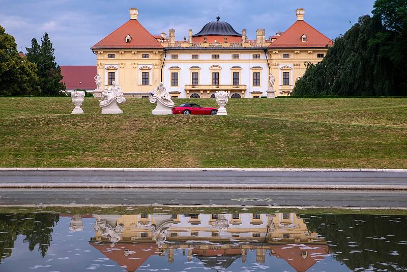 Historická vozidla, dobová móda, působivá hudba, tančírna. I to byl jednadvacátý Veteranfest.