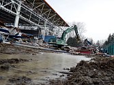 Ještě před několika málo týdny mohli Vyškované obdivovat starou konstrukci stadionu, do měsíce má stát nová.