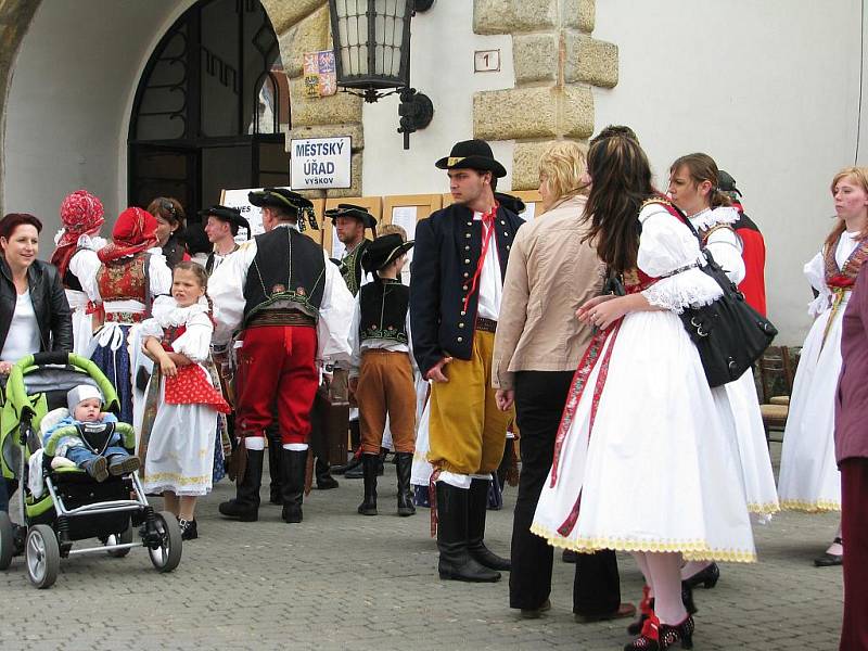 Na Masarykově náměstí ve Vyškově lidé právě slavili Hanácký den.