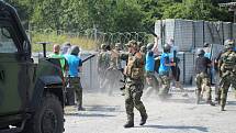 Vojáci si ve čtvrtek vyzkoušeli zásah proti demonstraci, která je v Mali může potkat.