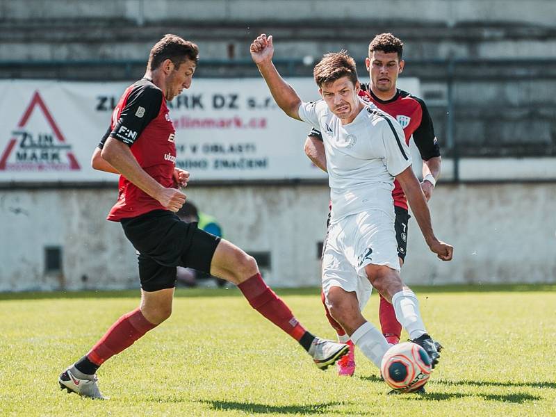 Druholigové body z Drnovic odvezlo Táborsko (červené dresy). Domácí MFK Vyškov porazilo 1:0.