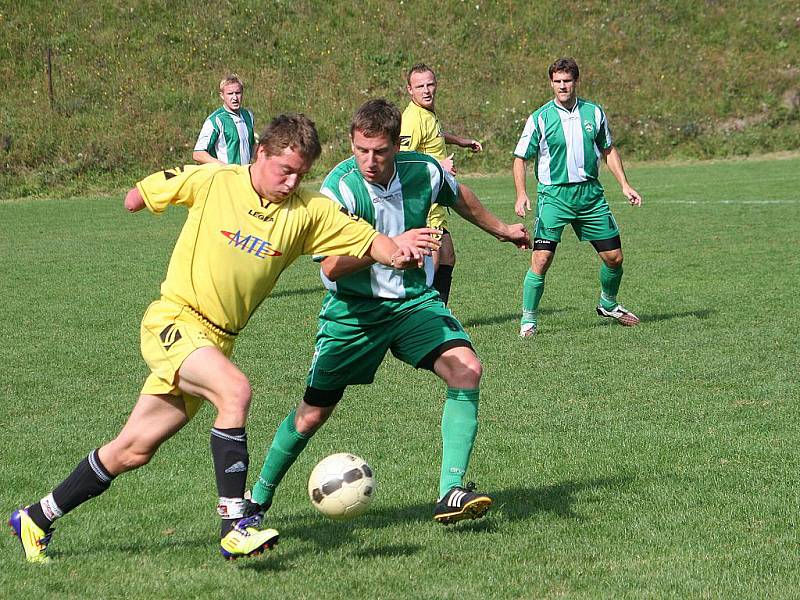 Bohdalice (ve žlutém) si ze hřiště Kohoutovic odvezly všechny tři body.