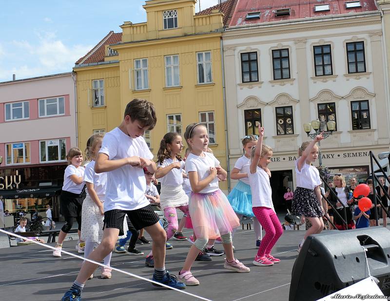 Při Majákovské akademii představily děti a mládež ukázky různých činností, kterým se věnují v kroužcích.