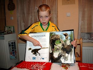 Vítka Lukše uchvátili dinosauři. Velkou knihu, která o nich pojednává, ještě nečetl, přesto umí o spoustě z nich vyprávět dlouhé minuty.