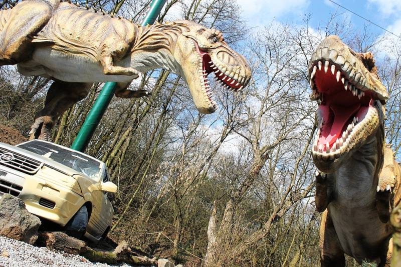 Vyškovský dinopark zahájil desátou jubilejní sezonu. Otevřený bude zatím pouze o víkendech.