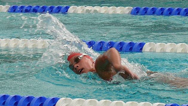  Ze svěřenců Klubu plaveckých sportů Vyškov to v Praze nejlépe plavalo Martině Skývové. Její osmnáctá pozice z prsařské padesátky jistě není k zahození. 