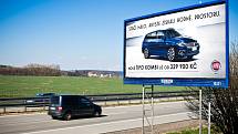 Na Vyškovsku a Blanensku zbývá už jen pár billboardů. Jedním z nich je například reklama na dálnici D1 těsně před Vyškovem.