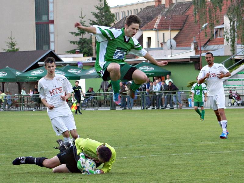 V dohrávce krajského přeboru porazili fotbalisté Framozu Rousínov Sokol Novosedly 2:1.