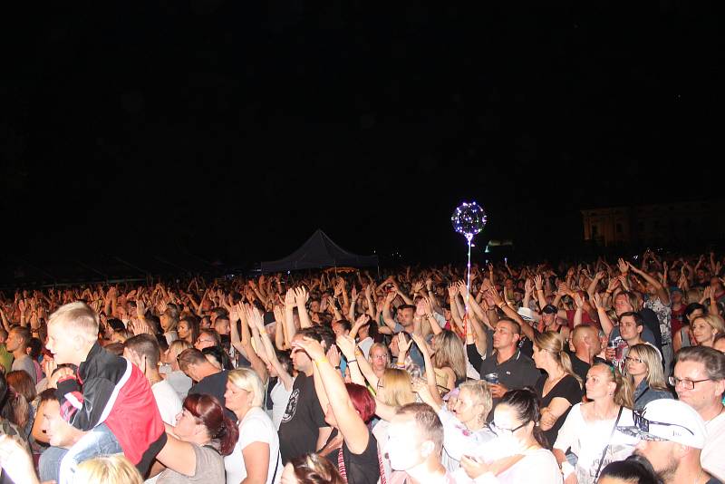 Třetí ročník hudebního festivalu Topfest se konal v zámeckém parku zámku ve Slavkově.