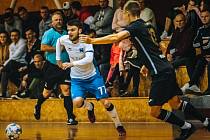 Futsalisté Amoru Kloboučky Vyškov (bílé dresy) podlehli ve 4. kole II. ligy SKUP Olomouc 1:4.