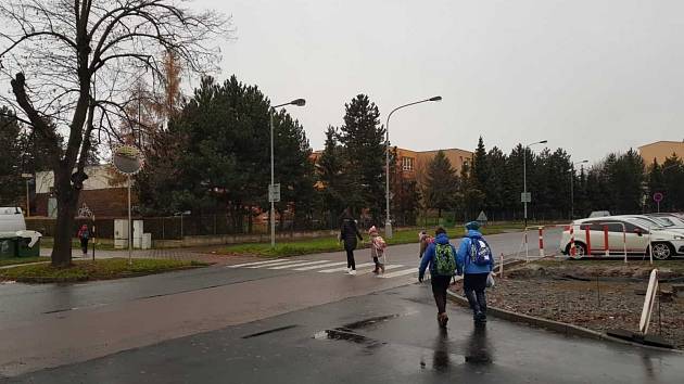 Žáci z vyškovské Základní školy Tyršova budou už za pár měsíců přecházet rušnou silnici na semafor.