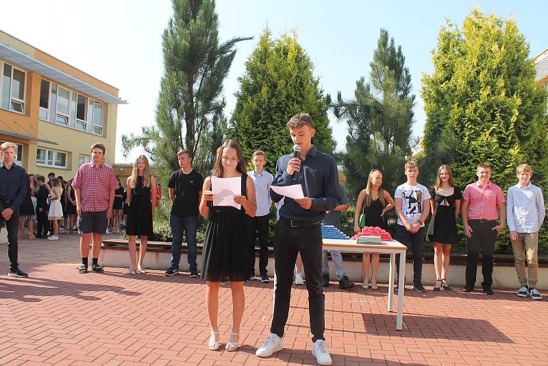 Slavnostního předávání vysvědčení se ve čtvrtek ráno dočkali žáci devátých ročníků na Základní škole Purkyňova ve Vyškově. Foto: se souhlasem Romana Říhy