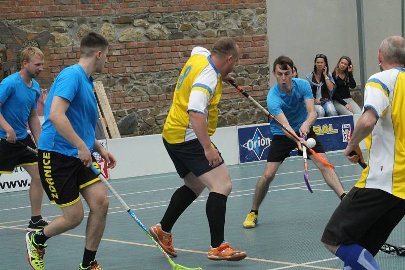 První letošní turnaj ovládla i s fanouškovskou podporou parta All stars team Bučovice (hráli v modrém), ve finále porazili žluté dresy oblékající soupeře z Prostějovska. O pomyslný bronz se utkaly Orel grand selection a Čmeláci.