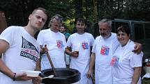 Se soutěžemi ve vaření gulášů se na Vyškovsku v posledních letech roztrhl pytel. Organizátoři z bučovických Maref získávali zkušenosti například v Nížkovicích, ze své sobotní akce chtějí udělat tradici. S účastí byli nadmíru spokojení.