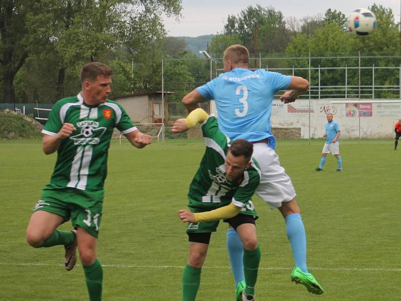 V krajském přeboru fotbalistů porazil Tatran Rousínov doma FC Boskovice 3:1. Klub předal dárek Liboru Kupčíkovi, který po 24 letech v Tatranu ukončil kariéru.