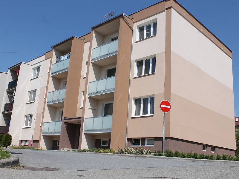  Lidé z rousínovských bytových domů zvažují, zda budou následovat Brňany a podají žalobu. Situace se týká asi 140 bytových jednotek a čtrnácti garáží.