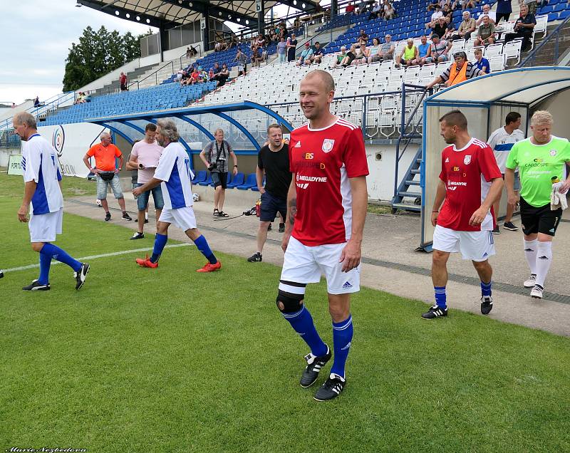 Při příležitosti devadesáti let fotbalu v Drnovicích zažil tamní stadion exhibiční fotbalový zápas.