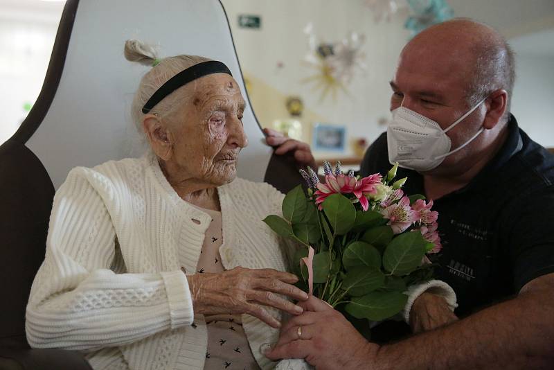 Rekordmanka Marie Cenková z Hrušek na Vyškovsku je nejstarší ženou na jižní Moravě. V úterý oslavila sto sedmé narozeniny.