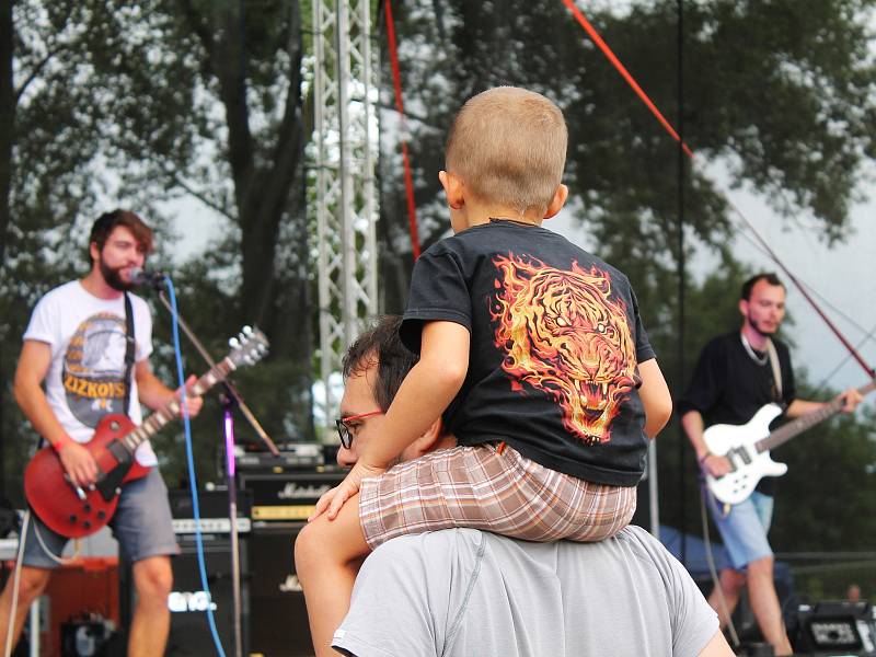 Jedenáctý ročník Rousfestu rockové fanoušky opět nezklamal. Na pódiu se střídaly regionální i celorepublikově známé kapely.