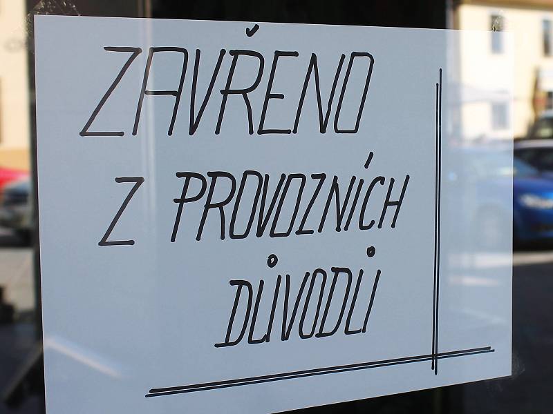 První prodejna, kterou uzavřela finanční správa v Jihomoravském kraji se nachází ve Slavkově u Brna. Její provozovatelka Helena Hlásenská ani půl roku po zavedení elektronické evidence tržeb nepořídila registrační pokladnu.