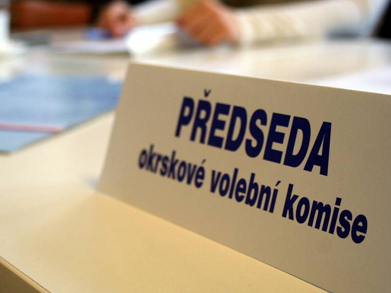 Stovky lidí už odvolily ve Slavkově u Brna.