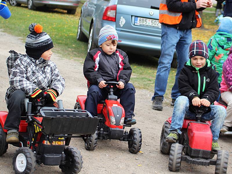 Hrušky poprvé zažily závod 24 minut Le Mans. Na start se se svými malotraktory postavily čtyři týmy, součástí programu byla i soutěž pro děti, a to na odrážedlech.