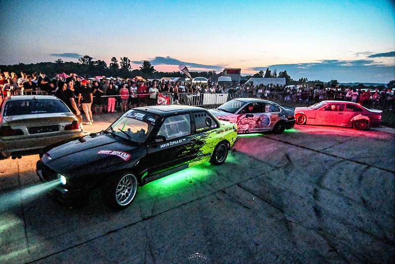 Tuning motor party mohli navštívit o uplynulém víkendu lidé na vyškovském letišti.