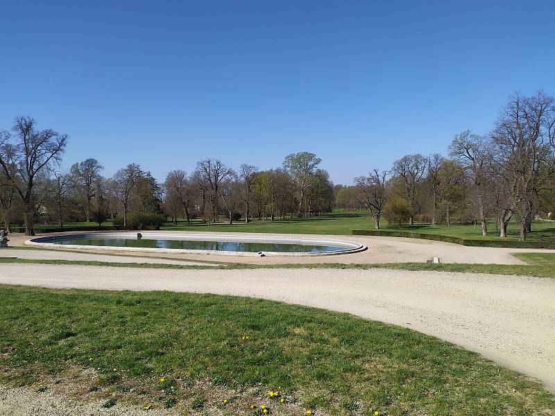 Zámecký park ve Slavkově byl přes neděli prázdný.