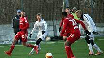 Fotbalisté MFK Vyškov (bílé dresy) rozehráli Zimní Tipsport ligu porážkou se Sigmou Olomouc 2:4.