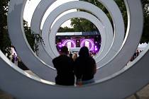 V zámeckém parku ve Slavkově měla zastávku unikátní hudební a vizuální show Glorchestra. Jedinečné spojení živého orchestru a moderních hudebních žánrů, od alternativní elektronické hudby, RnB, popu až po hip hop a taneční hudbu.