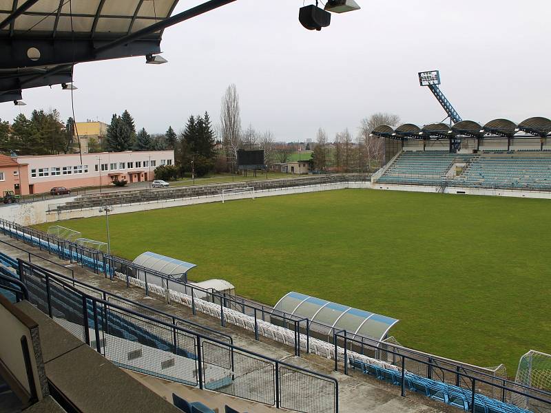 Fotbalový stadion v Drnovicích byl podle místostarosty vesnice Jiřího Dvořáka ještě před patnácti lety skvostem. „Zato dnes? Co k tomu říct?“ krčí rameny Dvořák.