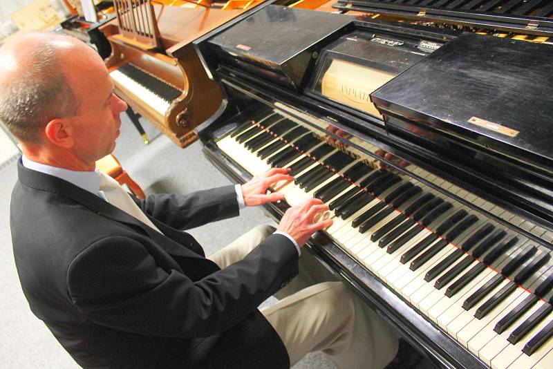 Klavírní improvizační recitál nabídl Bacha i Chopina, stejně jako současné autory.