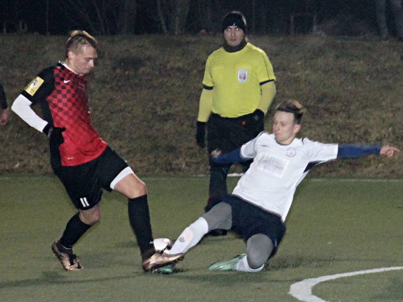 V přátelském utkání v rámci zimní přípravy na umělé trávě ve Vyškově porazil domácí MFK (v bílém) fotbalisty 1. SK Prostějov 3:2.