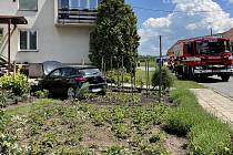 Havárie osobního renaultu v Šaraticích, řidič nadýchal téměř tři promile alkoholu.