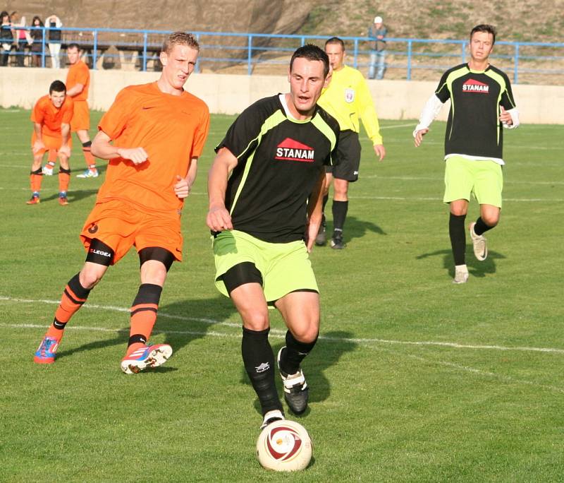 V okresním derby Vyškovska fotbalové I. A třídy skupiny B porazily Dražovice doma Bučovice 2:0 (1:0).