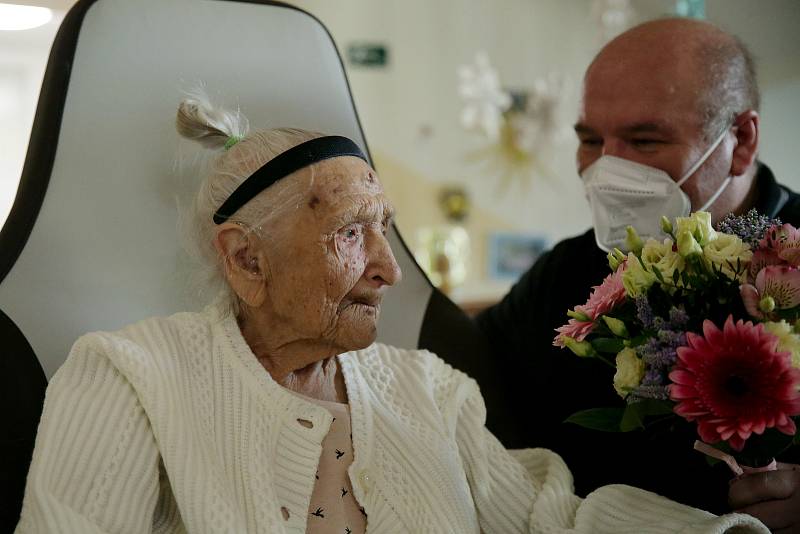 Rekordmanka Marie Cenková z Hrušek na Vyškovsku je nejstarší ženou na jižní Moravě. V úterý oslavila sto sedmé narozeniny.